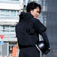 ブラック