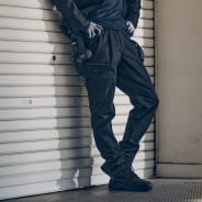 ブラック