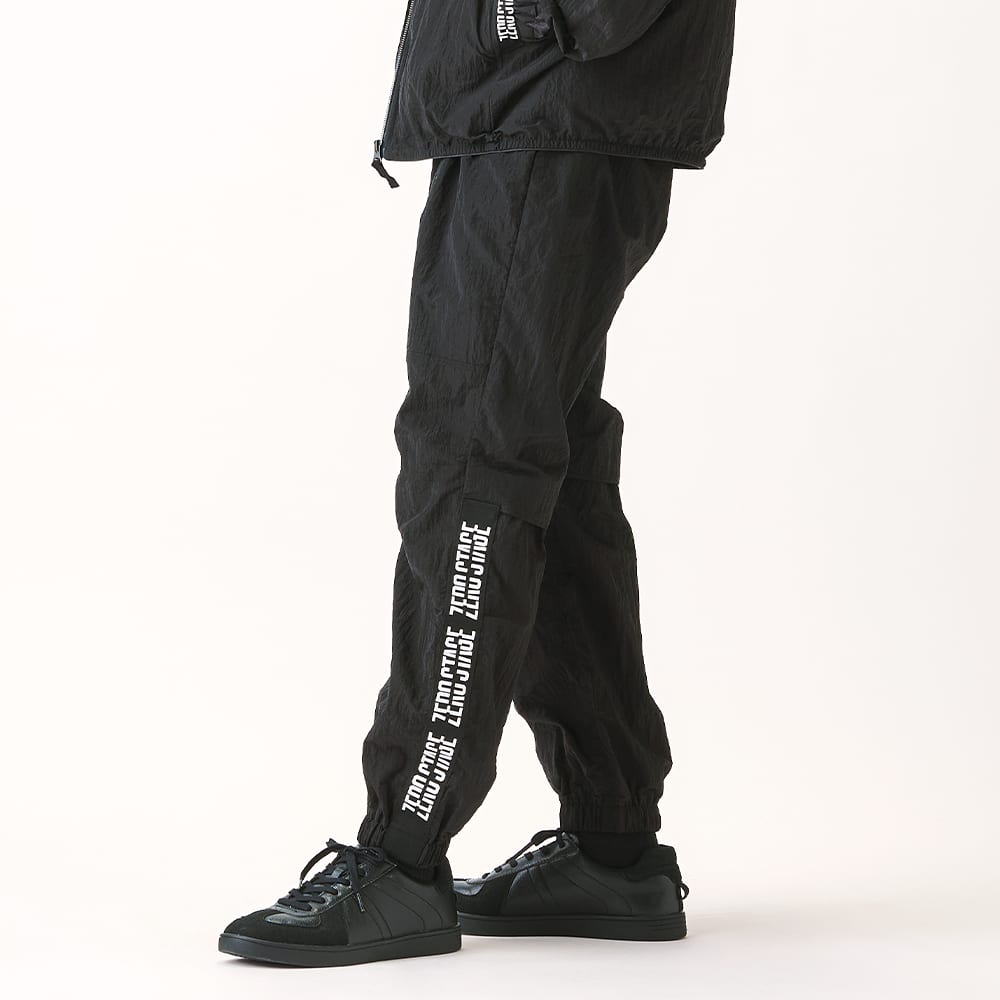 ブラック