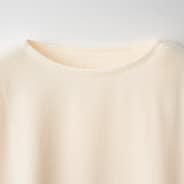オフホワイト