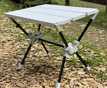 キャンプで大活躍するテーブルが1,900円!耐熱フィールドテーブル